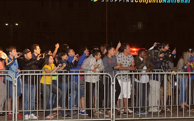 西班牙城市球场外球迷实拍(技术风格:小空间与压迫线)